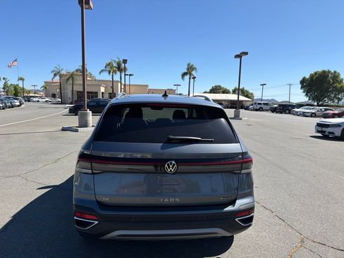 Used 2025 Volkswagen Taos SE AWD/4WD image 6