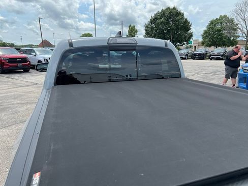 Used 2019 Toyota Tacoma TRD Sport AWD/4WD image 3