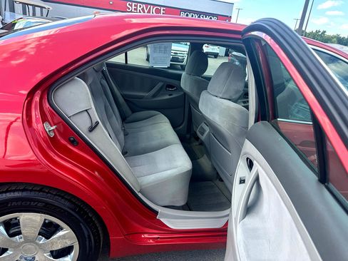 Used 2011 Toyota Camry LE image 12