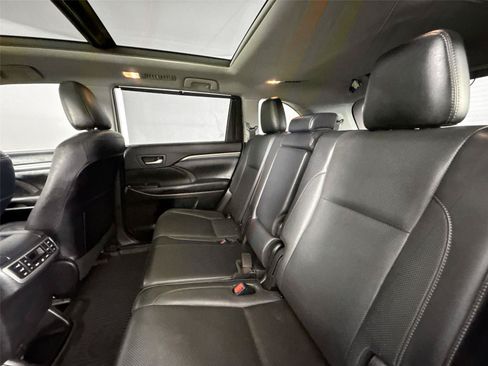 Used 2019 Toyota Highlander Limited Platinum AWD/4WD image 32