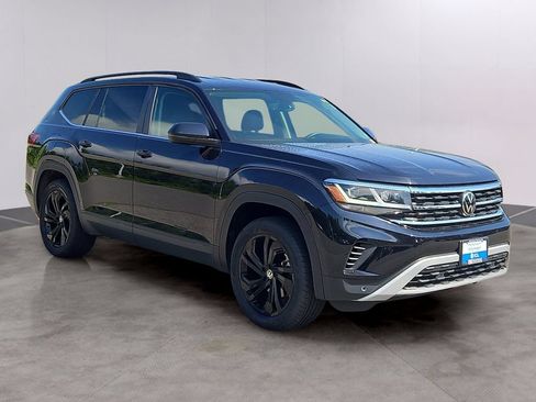 Used 2023 Volkswagen Atlas SE w/ Black Wheel Package AWD/4WD image 3