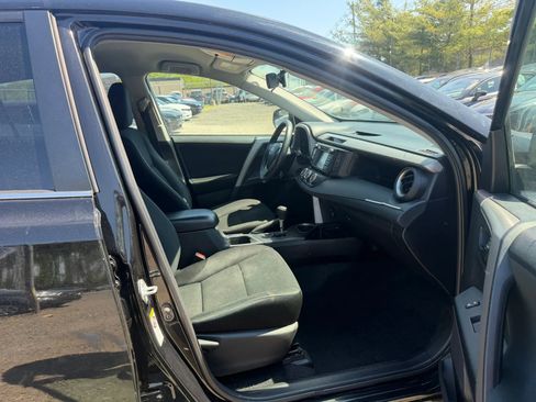 Used 2018 Toyota RAV4 LE w/ All Weather Liner Package AWD/4WD image 28