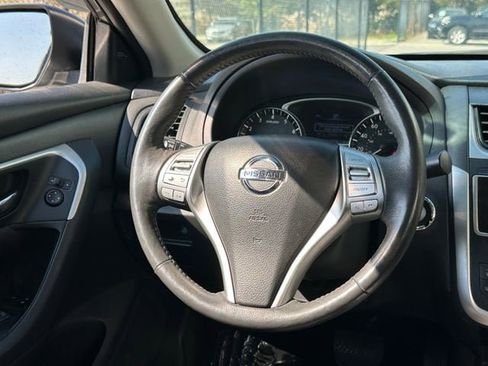 Used 2017 Nissan Altima 2.5 SV w/ Convenience Package FWD image 17