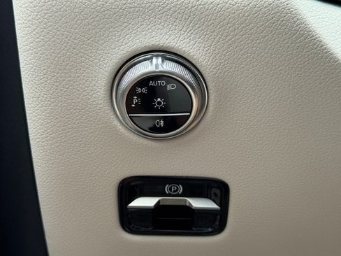 Used 2025 Mercedes-Benz GLC 350e 4MATIC image 19