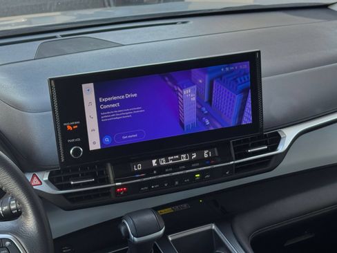 Used 2025 Toyota Sienna XLE FWD image 14