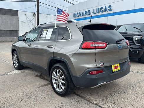 Used 2018 Jeep Cherokee Limited AWD/4WD image 7