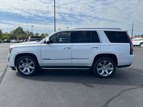 Used 2020 Cadillac Escalade Luxury AWD/4WD image 3