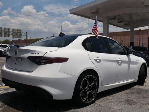 Used 2024 Alfa Romeo Giulia Veloce RWD image 5