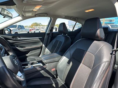 Used 2024 Nissan Altima 2.5 SR FWD image 13