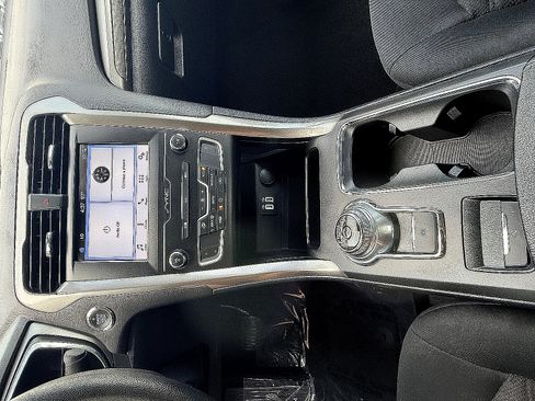 Used 2019 Ford Fusion SE FWD image 18