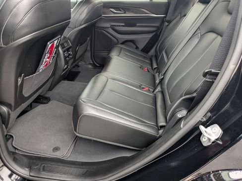 Used 2023 Jeep Grand Cherokee Limited AWD/4WD image 28