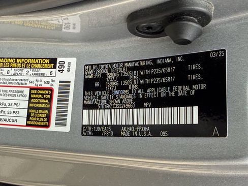 Used 2025 Toyota Sienna XLE FWD image 37