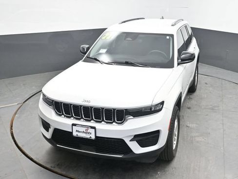 Used 2022 Jeep Grand Cherokee Laredo AWD/4WD image 30