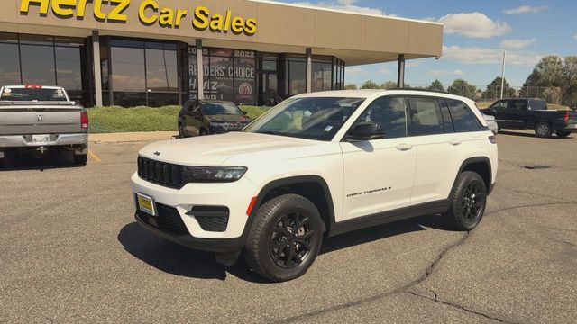 Used 2024 Jeep Grand Cherokee Altitude AWD/4WD image 4