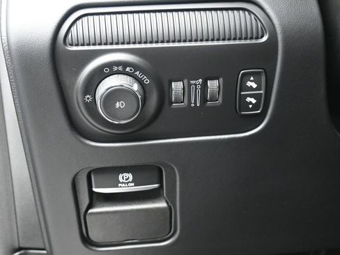 Used 2023 Jeep Grand Wagoneer Series III AWD/4WD image 20