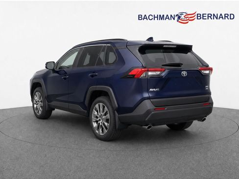 Used 2021 Toyota RAV4 XLE Premium AWD/4WD image 5