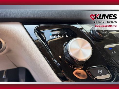 Used 2023 Chrysler Pacifica Touring-L FWD image 28