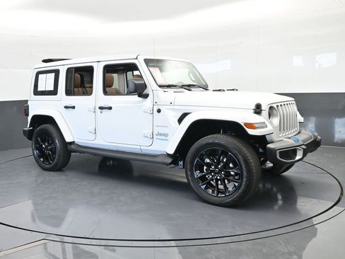 Used 2022 Jeep Wrangler Unlimited Sahara w/ Safety Group image 8