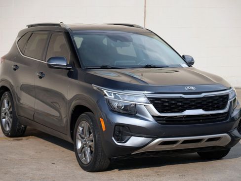 Used 2021 Kia Seltos S FWD image 46