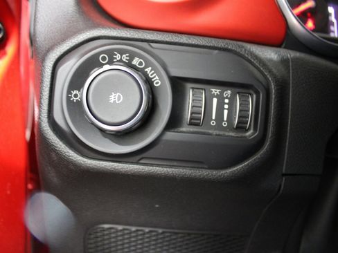 Used 2018 Jeep Wrangler Unlimited Rubicon AWD/4WD image 3