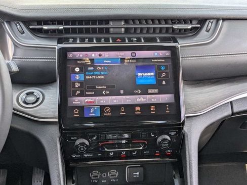 Used 2023 Jeep Grand Cherokee L Limited AWD/4WD image 18
