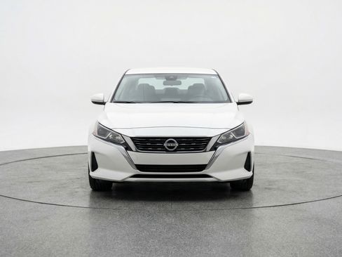 Used 2025 Nissan Altima 2.5 SV image 2