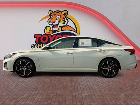Used 2025 Nissan Altima 2.5 SR FWD image 8