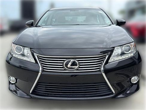 Used 2013 Lexus ES 350 w/ Luxury Pkg FWD image 2