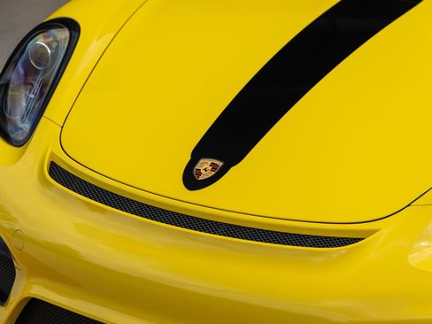 Certified 2016 Porsche Cayman GT4 RWD image 22