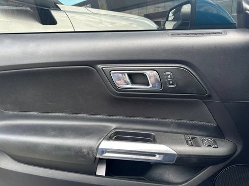 Used 2018 Ford Mustang GT RWD image 4