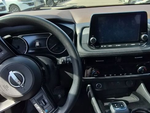 Used 2022 Nissan Rogue SV image 12