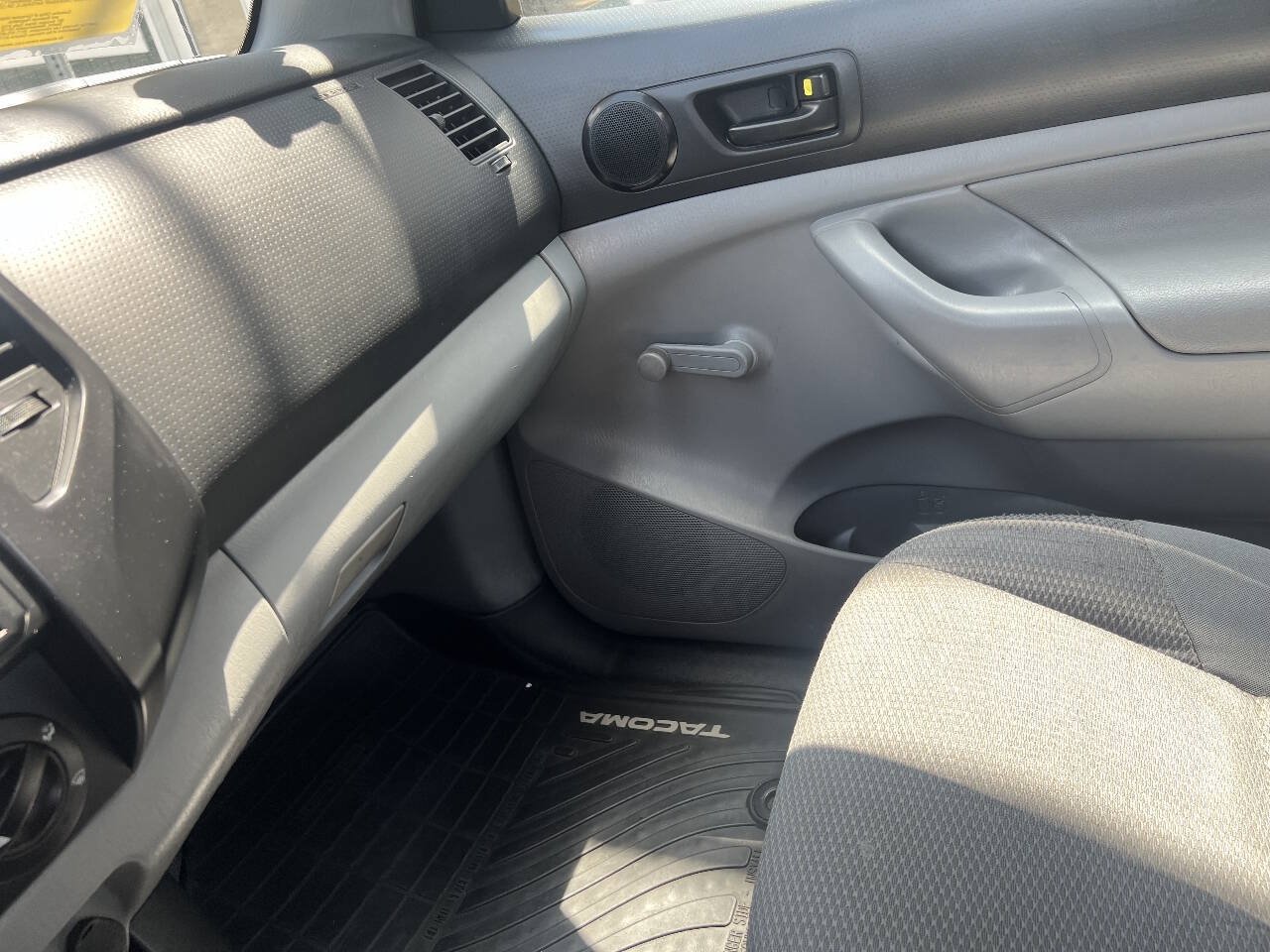 Used 2012 Toyota Tacoma 4x4 Regular Cab image 22