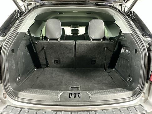 Used 2024 Ford Explorer XLT w/ Equipment Group 202A image 28