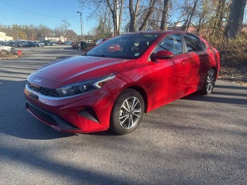 Used 2023 Kia Forte LXS w/ LXS Technology Package image 3