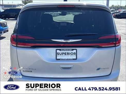 Used 2023 Chrysler Pacifica Limited FWD image 5