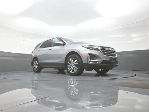 Used 2024 Chevrolet Equinox Premier AWD/4WD image 9