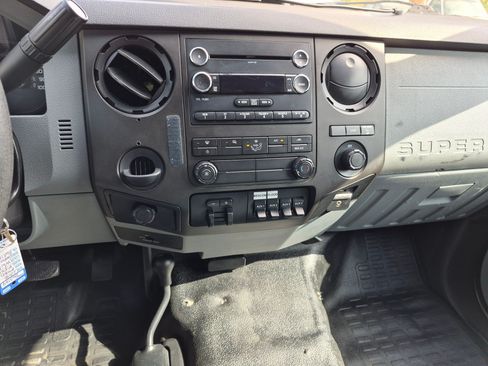 Used 2016 Ford F550 4x4 Regular Cab Super Duty image 23