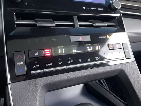 Used 2019 Toyota Avalon XLE image 17