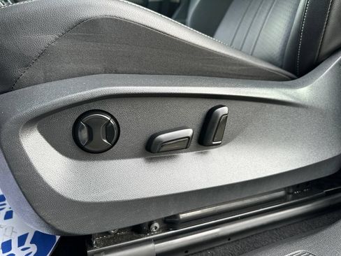 Used 2022 Volkswagen Tiguan SE AWD/4WD image 9