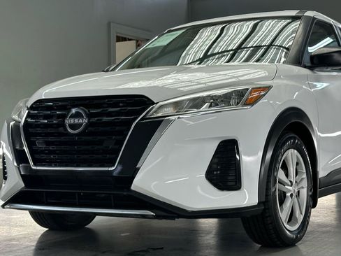 Used 2022 Nissan Kicks S FWD image 4