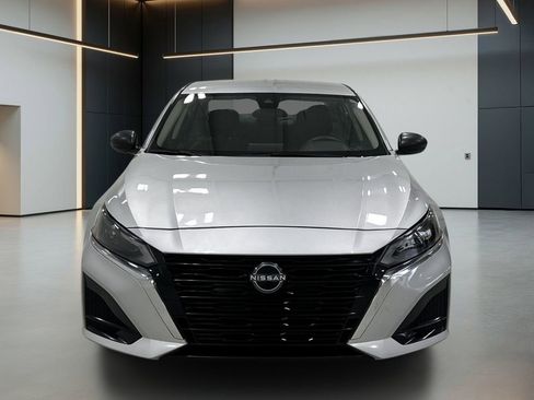 Used 2024 Nissan Altima 2.5 SV image 4