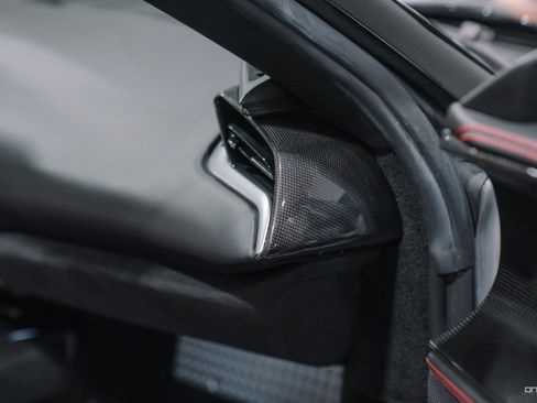 Used 2022 Ferrari SF90 Spider image 34