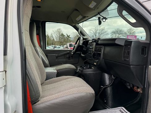 Used 2018 Chevrolet Express 2500 w/ Driver Convenience Package image 11