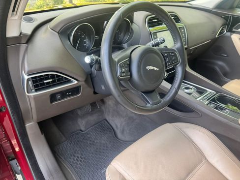 Used 2017 Jaguar F-PACE Prestige AWD/4WD image 16