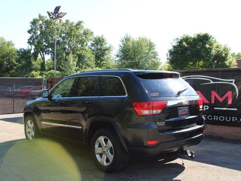 Used 2011 Jeep Grand Cherokee Laredo AWD/4WD image 3