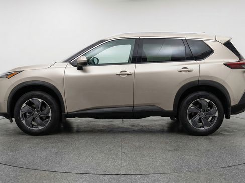 Used 2025 Nissan Rogue SV AWD/4WD image 5