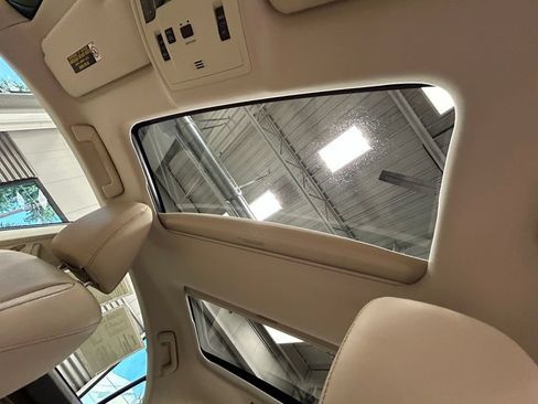 Used 2016 Lexus ES 350 w/ Luxury Package w/Wood Trim FWD image 23