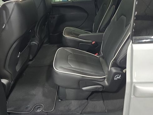 New 2026 Chrysler Pacifica Limited w/ S Appearance Package image 20