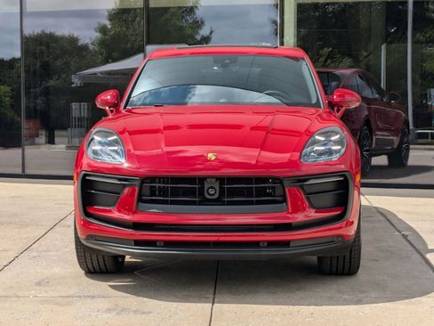 Certified 2025 Porsche Macan image 6