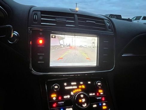 Used 2018 Lincoln Continental Premiere image 39